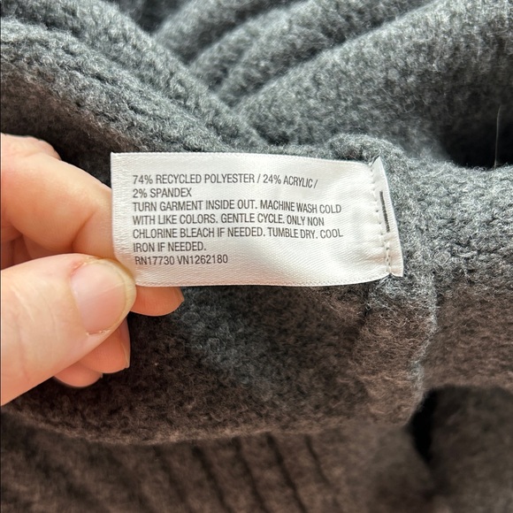 Gray Crew Neck Sweater with Ribbed Texture and Dolman Sleeves - Picture 3 of 3